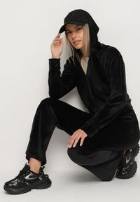 Born2be - Czarny Welurowy Komplet Dresowy z Cyrkoniową Aplikacją Bluza i Spodnie Mitene. Kolor: czarny. Materiał: welur, dresówka. Wzór: aplikacja. Sport: turystyka piesza #5