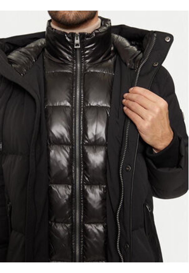 Guess Kurtka zimowa M4BL44 WGJR2 Czarny Regular Fit. Kolor: czarny. Materiał: syntetyk. Sezon: zima