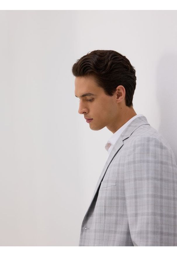 Reserved - Marynarka slim fit z wiskozą - jasnoszary. Kolor: szary. Materiał: wiskoza
