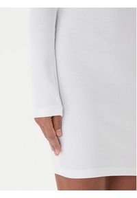 Guess Jeans Sukienka codzienna 179918 Biały Classic Fit. Okazja: na co dzień. Kolor: biały. Materiał: bawełna. Typ sukienki: proste. Styl: casual #3