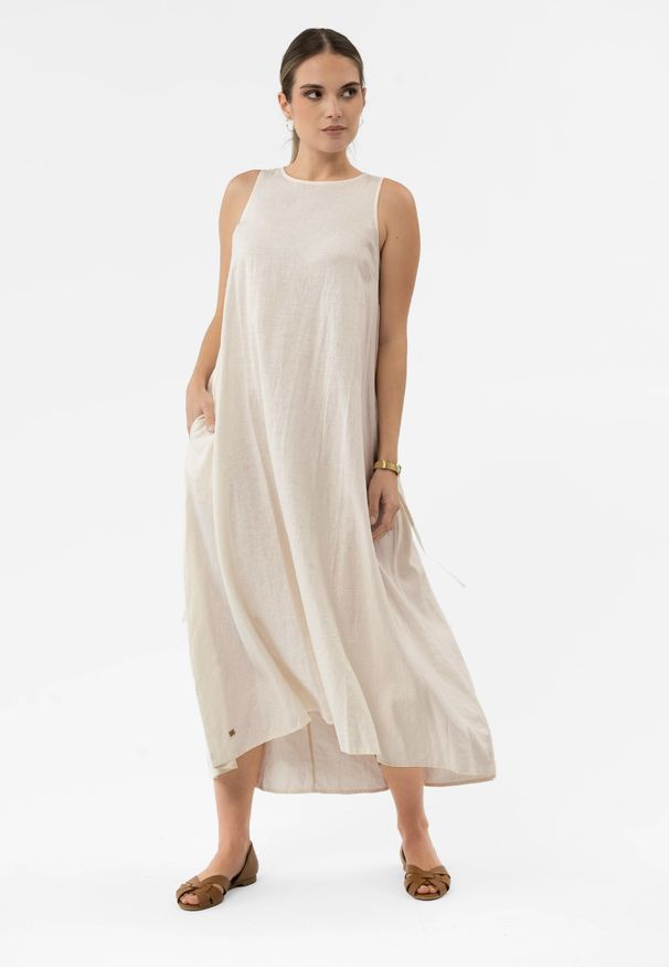 Volcano - Sukienka oversize z lnem G-MAKAYLA. Kolor: kremowy. Materiał: len. Długość rękawa: bez rękawów. Wzór: aplikacja. Typ sukienki: oversize. Styl: elegancki