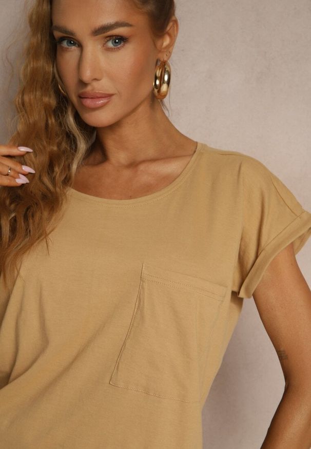 Renee - Beżowy Bawełniany T-shirt z Kieszonką Zireanda. Okazja: na co dzień. Kolor: beżowy. Materiał: bawełna. Styl: klasyczny, casual