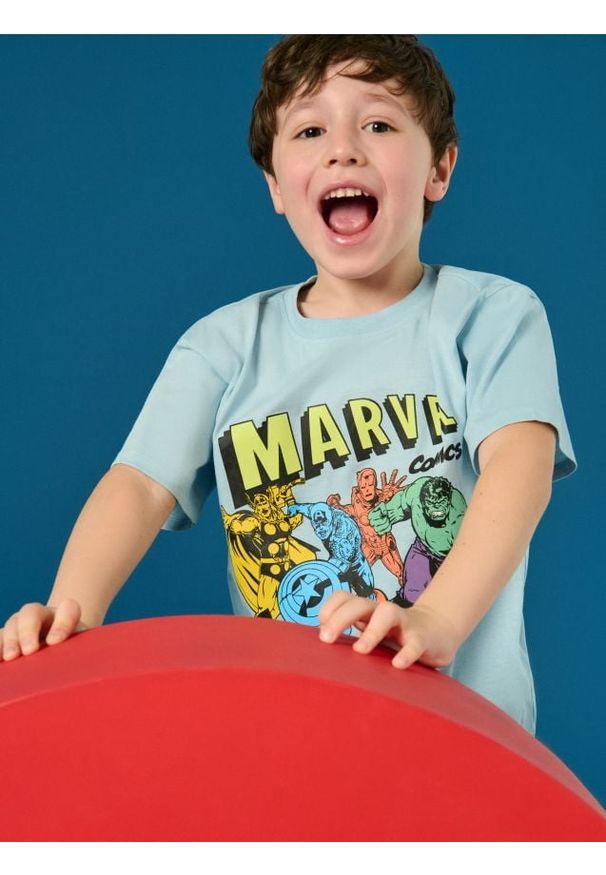 Sinsay - Koszulka MARVEL - niebieski. Kolor: niebieski. Materiał: bawełna. Długość rękawa: krótki rękaw. Długość: krótkie. Wzór: motyw z bajki