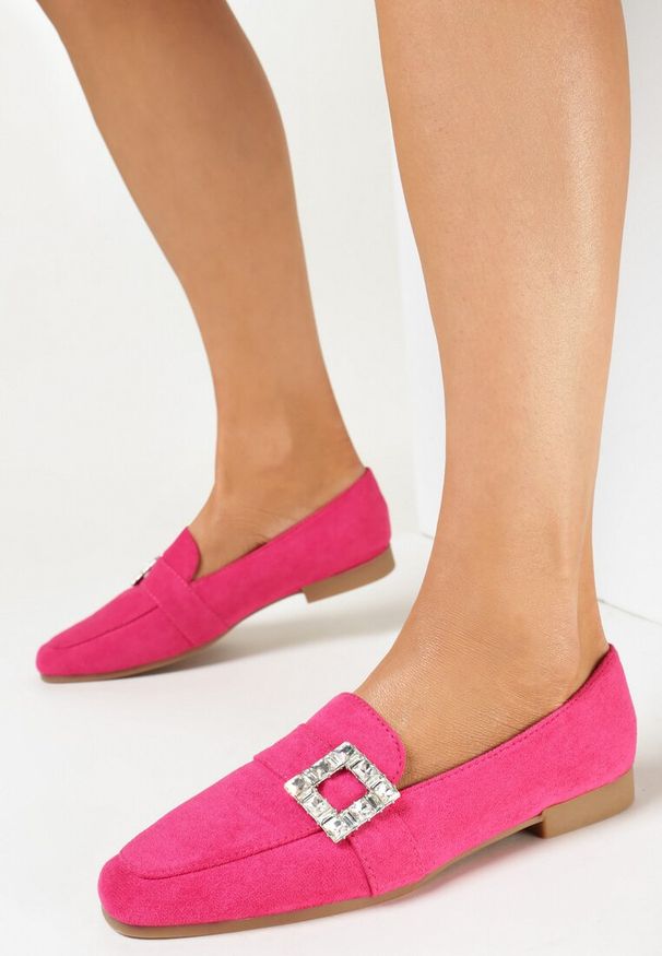 Born2be - Fuksjowe Mokasyny z Klamerką z Ozdobnymi Cyrkoniami Heneta. Kolor: różowy. Styl: elegancki