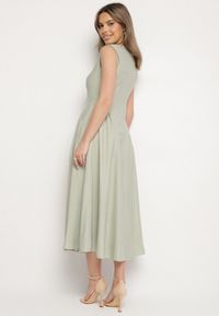 Born2be - Zielona Wiskozowa Sukienka o Rozkloszowanym Kroju Lirice. Okazja: na co dzień. Kolor: zielony. Materiał: wiskoza. Typ sukienki: proste. Styl: klasyczny, casual, elegancki #7