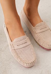 Born2be - Beżowe Ażurowe Mokasyny ze Skórzaną Wkładką Ozdobione Przeszyciami Sylilise. Okazja: na co dzień. Kolor: beżowy. Materiał: skóra. Wzór: ażurowy, aplikacja. Styl: casual, klasyczny #9