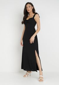 Born2be - Czarna Rozkloszowana Sukienka na Wiązanych Ramiączkach z Rozcięciem Kalora. Kolor: czarny. Materiał: tkanina. Długość rękawa: na ramiączkach. Wzór: gładki. Długość: maxi #5