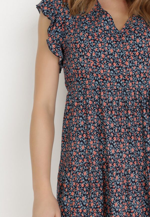 Born2be - Granatowa Sukienka Diomanassa. Typ kołnierza: dekolt w serek. Kolor: niebieski. Materiał: tkanina. Wzór: kwiaty, nadruk. Sezon: wiosna, lato. Długość: mini