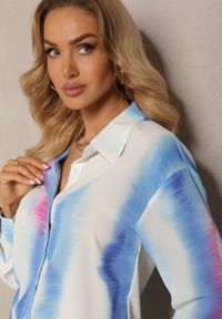 Renee - Biało-Niebieska Klasyczna Koszula Ozdobiona Printem Tie-Dye Analera. Kolor: biały. Wzór: nadruk, aplikacja. Styl: klasyczny