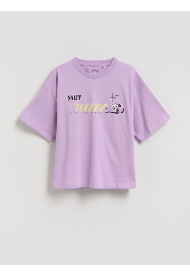 Reserved - T-shirt z nadrukiem Auta - fioletowy. Kolor: fioletowy. Materiał: bawełna. Wzór: nadruk