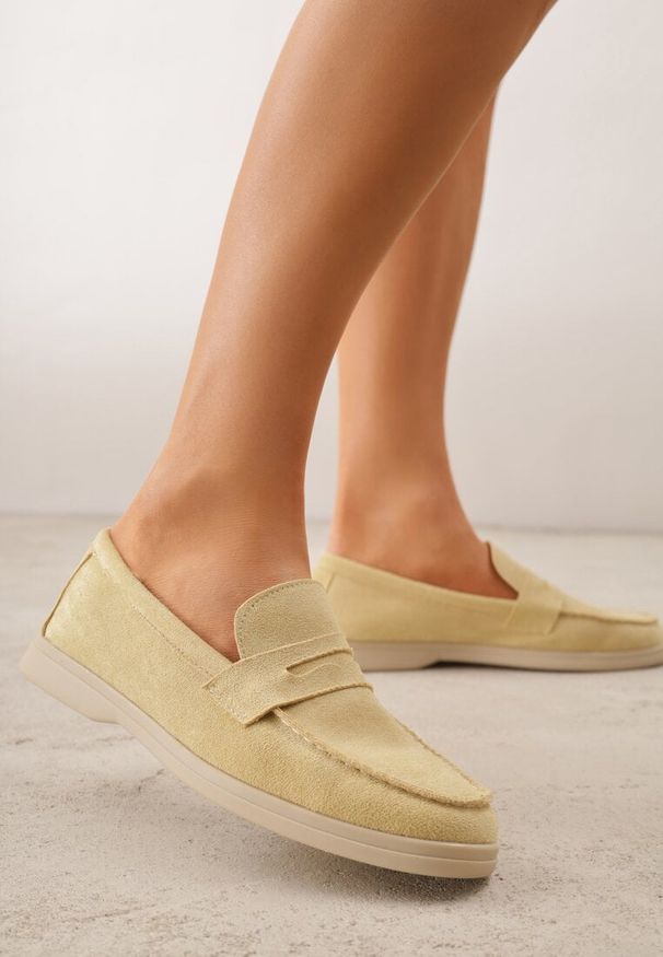Renee - Żółte Mokasyny Casual VICES z Imitacji Zamszu z Wkładką ze Skóry Naturalnej Sheiris. Okazja: na co dzień. Kolor: żółty. Materiał: zamsz, skóra. Styl: casual