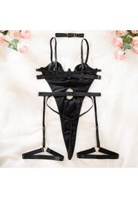 Intica - Body z pasem i wycięciami na wieczorne wyjścia Avellina. Kolor: różowy. Materiał: materiał #11