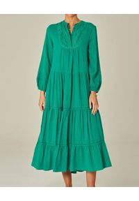 M.A.B.E - Zielona sukienka midi Freya. Kolor: zielony. Materiał: bawełna, koronka. Długość rękawa: długi rękaw. Wzór: aplikacja. Typ sukienki: rozkloszowane. Długość: midi #4