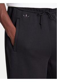 Adidas - adidas Spodnie dresowe Neuclassics JW5445 Czarny Loose Fit. Kolor: czarny. Materiał: bawełna #3