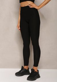 Renee - Czarne Sportowe Legginsy z Wytłoczonym Wzorkiem Askida. Okazja: na co dzień. Kolor: czarny. Styl: sportowy
