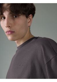 4f - T-shirt oversize z bawełny organicznej męski 4F x Robert Lewandowski. Kolor: szary. Materiał: bawełna. Długość: długie. Wzór: nadruk