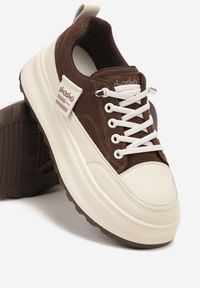 Renee - Brązowe Sneakersy na Tłoczonej Platformie Ozdobione Napisami Naliase. Okazja: na co dzień. Kolor: brązowy. Materiał: dresówka. Wzór: napisy, aplikacja. Obcas: na platformie #6