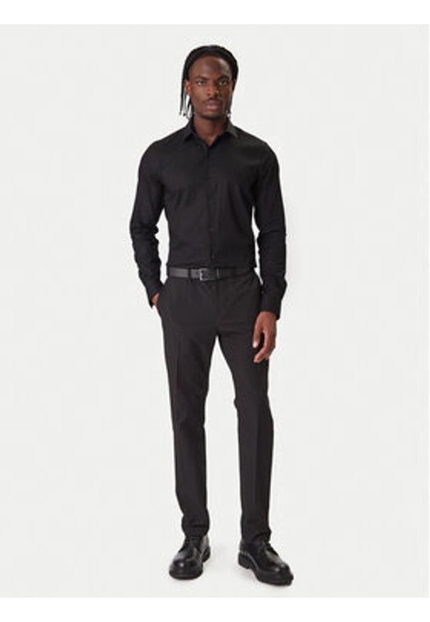 Calvin Klein Koszula LV019EU006 Czarny Slim Fit. Kolor: czarny. Materiał: bawełna