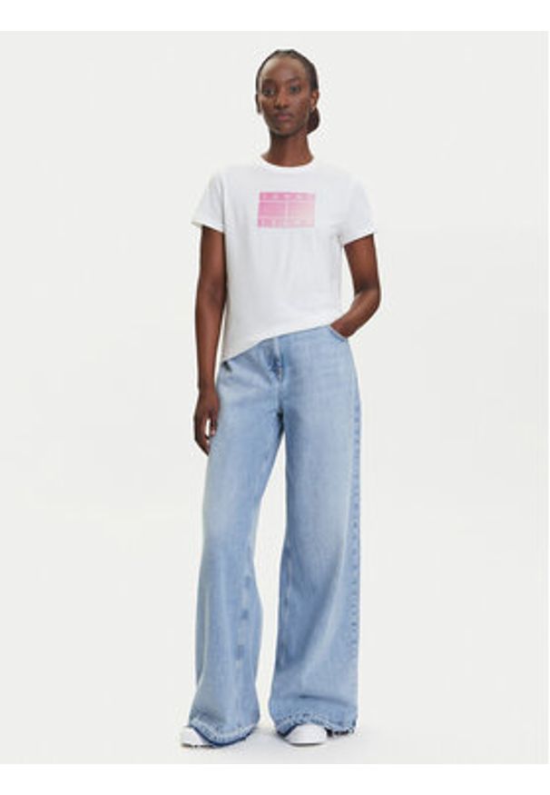 Tommy Jeans T-Shirt Gradient Flag DW0DW20905 Biały Regular Fit. Kolor: biały. Materiał: bawełna. Wzór: gradientowy