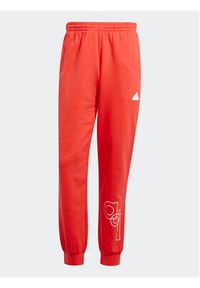 Adidas - adidas Spodnie dresowe Graphic Print IS2009 Czerwony Regular Fit. Kolor: czerwony. Materiał: bawełna. Wzór: nadruk #4
