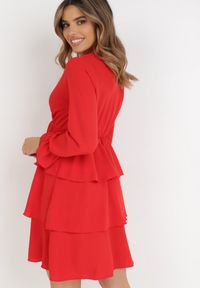 Born2be - Czerwona Sukienka Hawkchaser. Kolor: czerwony. Długość rękawa: długi rękaw. Typ sukienki: kopertowe. Długość: mini #5