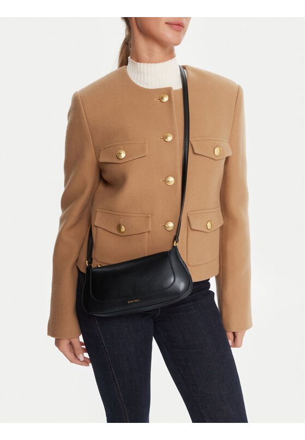 Calvin Klein Torebka Hardware Zip Crossbody LV04F1046G Czarny. Kolor: czarny. Materiał: skórzane