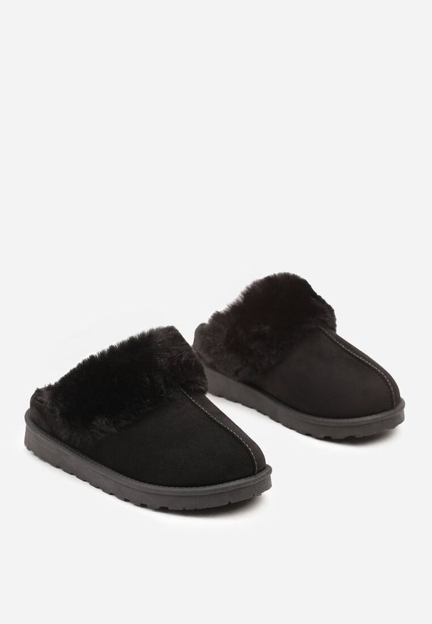 Born2be - Czarne Wsuwane Kapcie z Imitacji Zamszu z Futrem Boreti. Okazja: do domu. Zapięcie: bez zapięcia. Kolor: czarny. Materiał: zamsz, futro