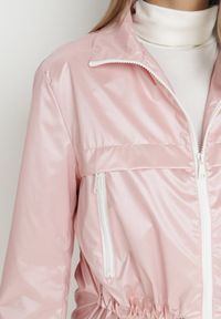 Born2be - Różowa Kurtka Layna. Typ kołnierza: kołnierzyk stójkowy. Kolor: różowy. Materiał: materiał. Długość rękawa: długi rękaw. Długość: długie #8
