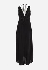 Born2be - Czarna Sukienka Wiskozowa Rozkloszowana z Wiązaniem na Szyi Frines. Okazja: na imprezę. Kolor: czarny. Materiał: wiskoza. Wzór: aplikacja. Sezon: lato. Typ sukienki: rozkloszowane. Styl: elegancki #5