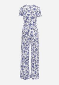 Born2be - Biało-Niebieski Kombinezon w Kwiaty z Krótkim Rękawem i Dekoltem w Serek z Długimi Nogawkami Nestaanne. Okazja: na co dzień. Kolor: biały. Materiał: jeans. Długość rękawa: krótki rękaw. Długość: krótkie. Wzór: kwiaty. Styl: wizytowy, casual, elegancki #6