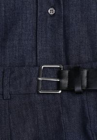 Born2be - Granatowy Bawełniano-Wiskozowy Komplet z Imitacji Jeansu Spódnica z Paskiem i Koszula Peshophi. Kolor: niebieski. Materiał: jeans, wiskoza, bawełna #3