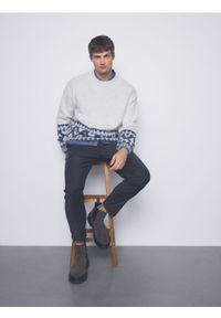 Reserved - Wzorzysty sweter z domieszką wełny - kremowy. Kolor: kremowy. Materiał: wełna #1