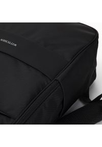 Wittchen - Męski plecak na laptopa 15,6” z zaokrągloną klapą czarny. Kolor: czarny. Materiał: poliester. Wzór: napisy, aplikacja. Styl: klasyczny #6