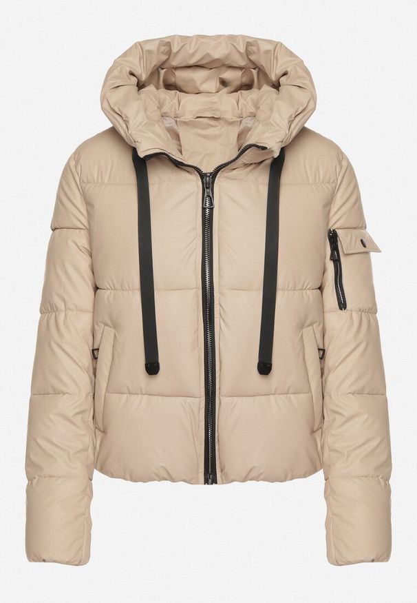 Born2be - Beżowa Pikowana Kurtka Puffer z Kapturem i Ozdobnymi Taśmami Relania. Okazja: na spacer, na co dzień. Typ kołnierza: kaptur. Kolor: złoty. Materiał: skóra, dzianina, poliester. Styl: casual