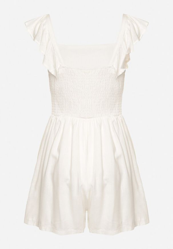 Born2be - Biały Kombinezon Bawełniany na Ramiączkach z Falbanką i Krótkimi Nogawkami Liadia. Kolor: biały. Materiał: bawełna. Długość rękawa: na ramiączkach. Długość: krótkie. Styl: klasyczny