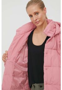 outhorn - Outhorn kurtka damska kolor różowy zimowa oversize. Kolor: różowy. Materiał: materiał. Sezon: zima #4