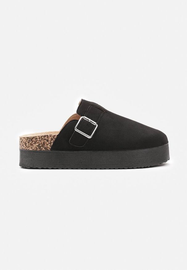 Born2be - Czarne Klapki Mule na Platformie z Klamrą i Korkową Wstawką Luzzasca. Okazja: na co dzień. Kolor: czarny. Materiał: jeans, len. Sezon: lato. Obcas: na platformie. Styl: casual, elegancki