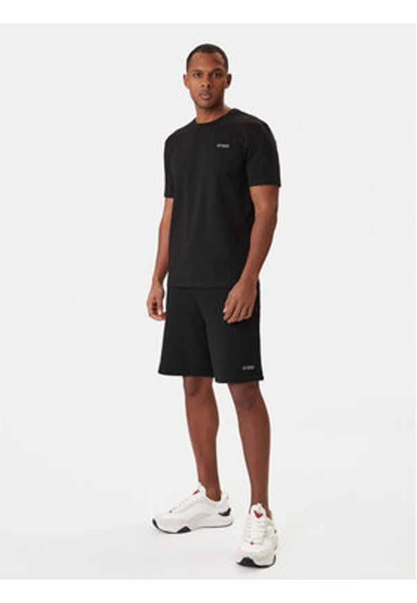 Guess Szorty sportowe Z6RD06 KAIJ1 Czarny Regular Fit. Kolor: czarny. Materiał: bawełna. Styl: sportowy