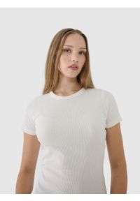 4f - 4F T-shirt slim z prążkowanej dzianiny damski - biały L. Okazja: na co dzień. Kolor: biały. Materiał: dzianina, prążkowany. Długość rękawa: krótki rękaw. Długość: krótkie. Wzór: jednolity, prążki. Styl: sportowy, casual, klasyczny
