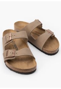 Birkenstock - Klapki męskie BIRKENSTOCK ARIZONA LEOI TABACCO BROWN. Okazja: na co dzień, do pracy, na spacer. Kolor: brązowy. Sport: turystyka piesza #6