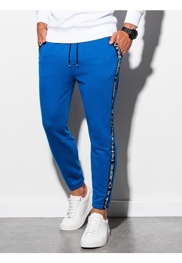 Ombre Clothing - Spodnie męskie dresowe joggery P899 - niebieskie - XL. Kolor: niebieski. Materiał: dresówka. Wzór: nadruk, aplikacja