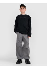 4f - 4F Spodnie dresowe joggery chłopięce - szare 158 (12-13 lat). Okazja: na spacer, na co dzień, na uczelnię. Kolor: szary. Materiał: dresówka. Długość: długie. Sezon: lato. Styl: casual #1