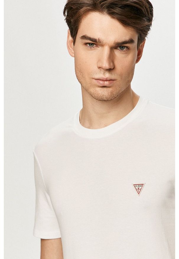 Guess - T-shirt. Okazja: na co dzień. Kolor: biały. Wzór: aplikacja. Styl: casual
