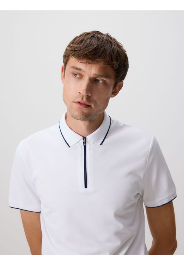 Reserved - Koszulka polo z merceryzowaną bawełną - biały. Typ kołnierza: polo. Kolor: biały. Materiał: bawełna