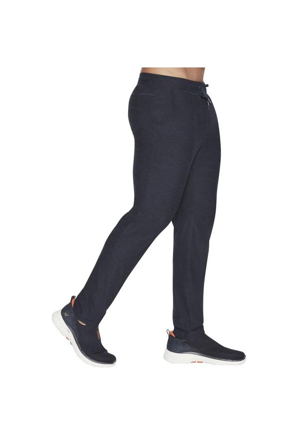 skechers - Spodnie sportowe męskie Skechers Ultra Go Lite Tapered Pant. Kolor: niebieski. Materiał: poliester, elastan
