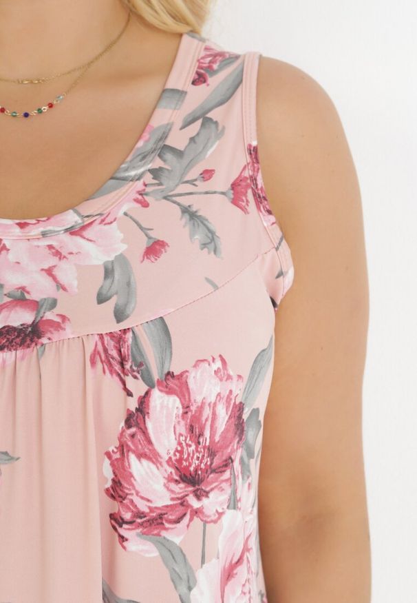 Born2be - Różowa Trapezowa Sukienka Midi w Kwiaty Lexani. Okazja: na co dzień. Kolor: różowy. Długość rękawa: bez rękawów. Wzór: kwiaty. Typ sukienki: trapezowe. Styl: casual. Długość: midi