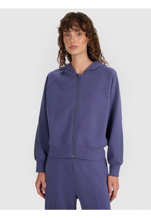 4f - 4F Bluza dresowa rozpinana z modalem damska - granatowa XL. Okazja: na co dzień. Typ kołnierza: kaptur. Kolor: niebieski. Materiał: dresówka. Długość rękawa: raglanowy rękaw. Wzór: gładki, ze splotem. Styl: sportowy, casual. Sport: fitness