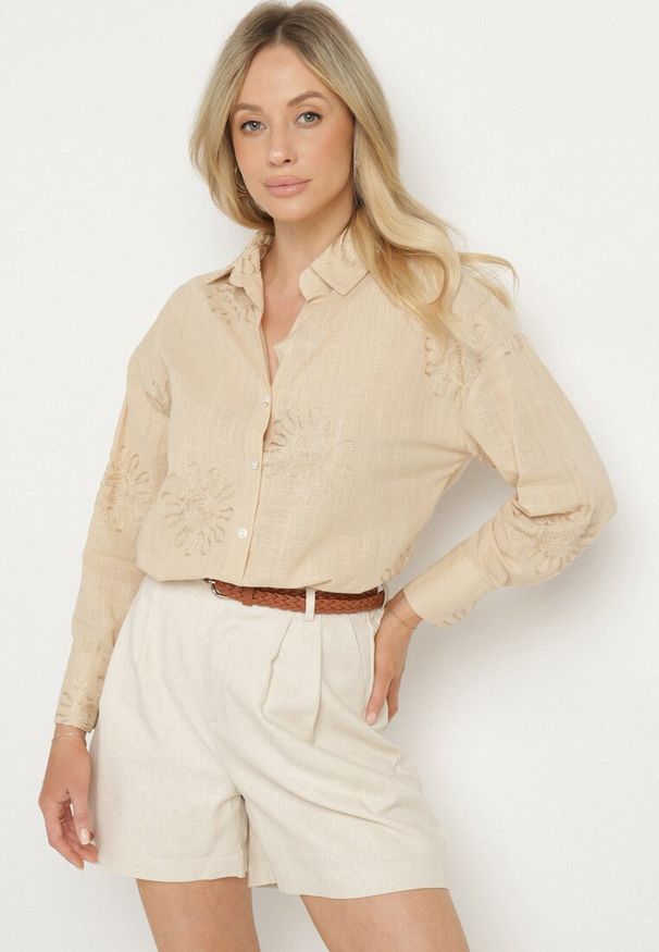 Born2be - Beżowa Bawełniana Koszula z Lnem Zdobiona Haftem Terkio. Okazja: na co dzień. Typ kołnierza: kołnierzyk klasyczny. Kolor: beżowy. Materiał: len, bawełna. Długość rękawa: długi rękaw. Długość: długie. Wzór: aplikacja, haft. Styl: elegancki, casual, klasyczny