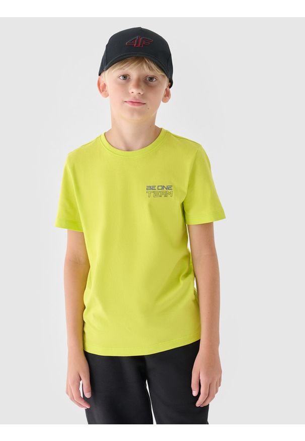 4f - 4F T-shirt z nadrukiem chłopięcy - zielony 122 (6-7 lat). Okazja: na co dzień. Kolor: zielony. Materiał: bawełna, jersey, dzianina. Długość rękawa: krótki rękaw. Długość: krótkie. Wzór: nadruk. Sezon: lato. Styl: sportowy, casual, klasyczny