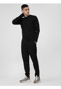 4f - Spodnie casual joggery męskie. Okazja: na co dzień. Kolor: czarny. Materiał: bawełna, tkanina, elastan. Styl: casual #1